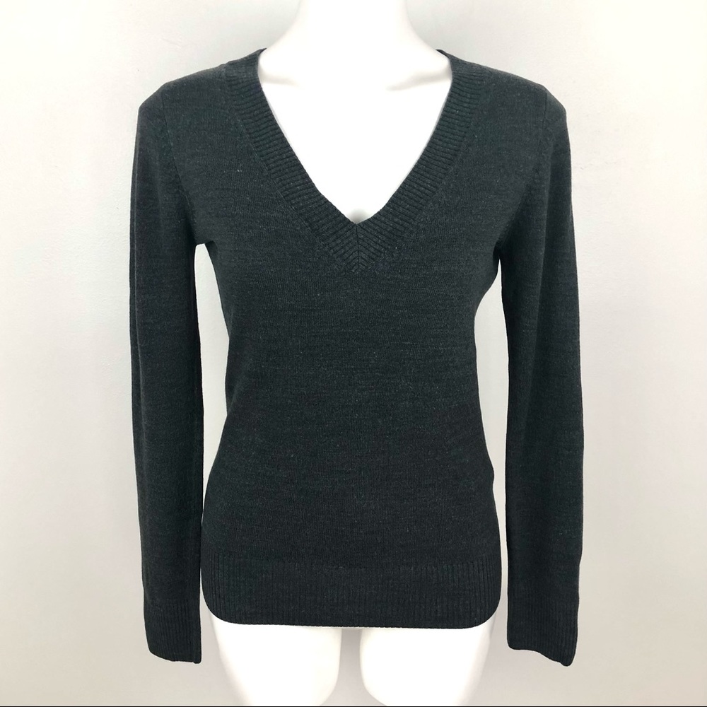 H&M Gray V-Neck Sweater Long Sleeve S
